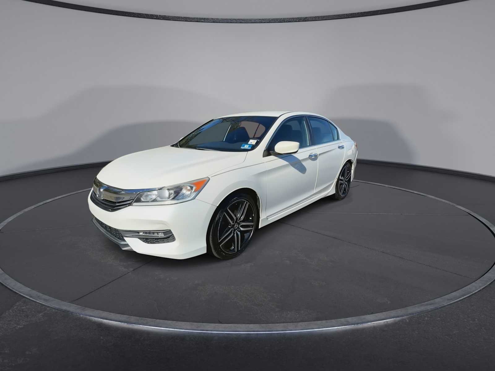 Used 2016 White Orchid Pearl Honda Sport image 4