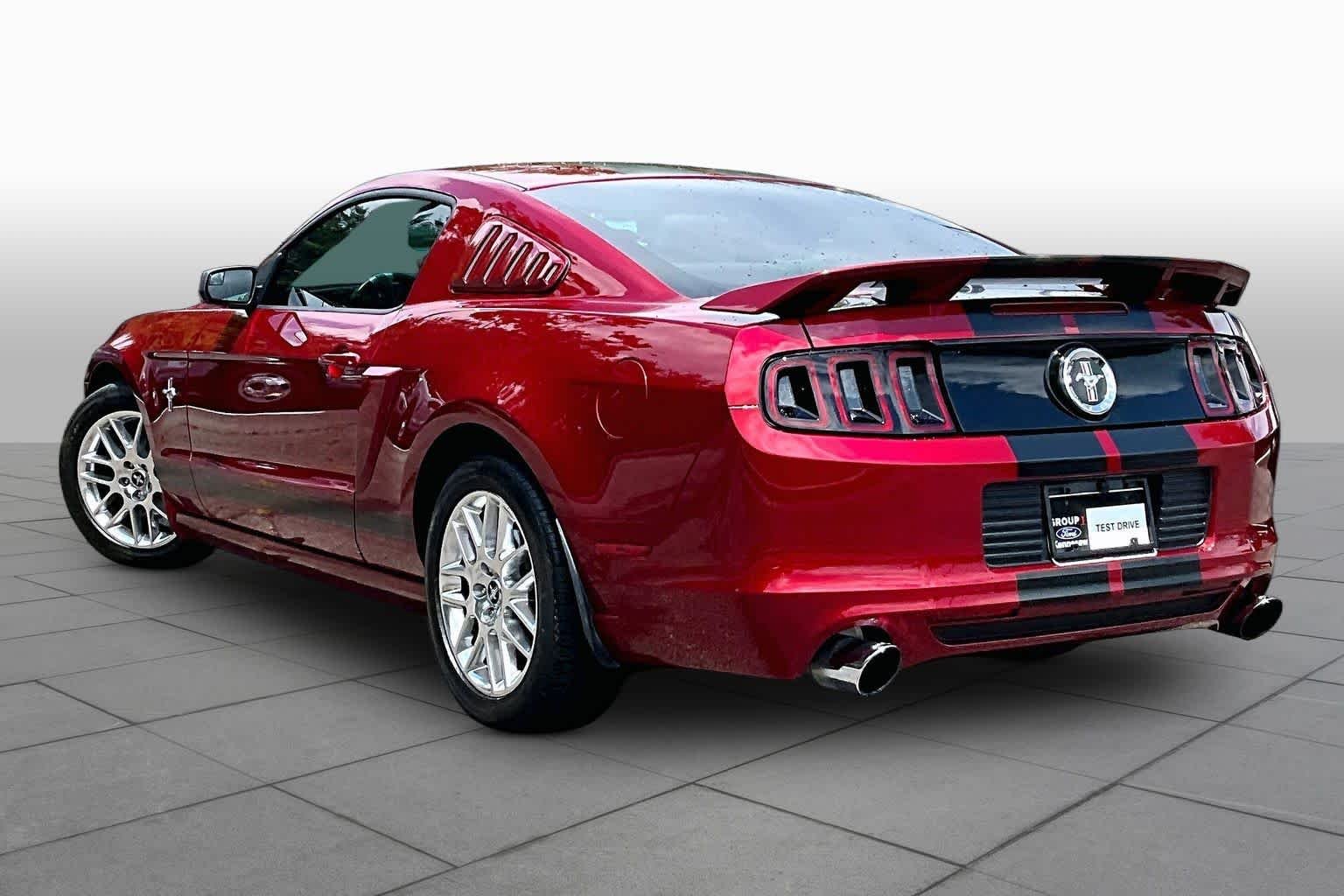 Used 2014 Ruby Red Metallic Tinted Clearcoat Ford V6 Premium image 9