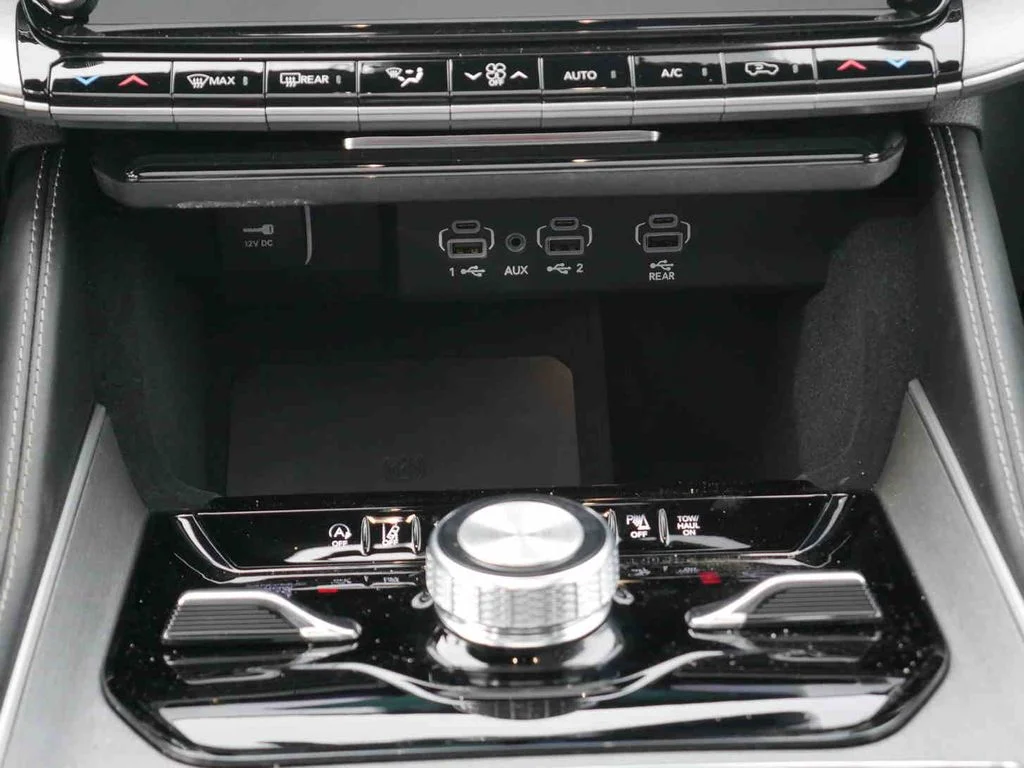 2025 Jeep Wagoneer L Series II - Photo 7