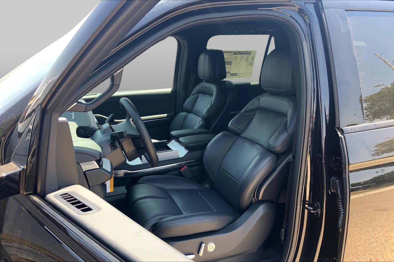 New 2027 Infinite Black Metallic Clearcoat Lincoln Reserve image 9