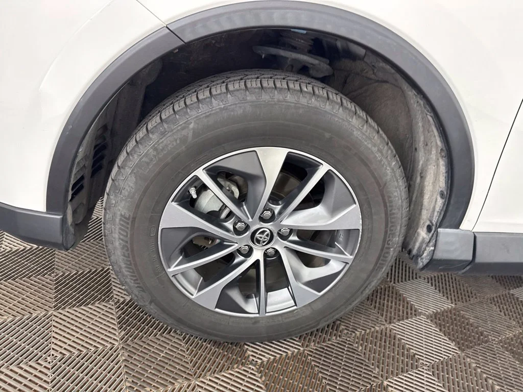 Used 2018 White Toyota LE image 49