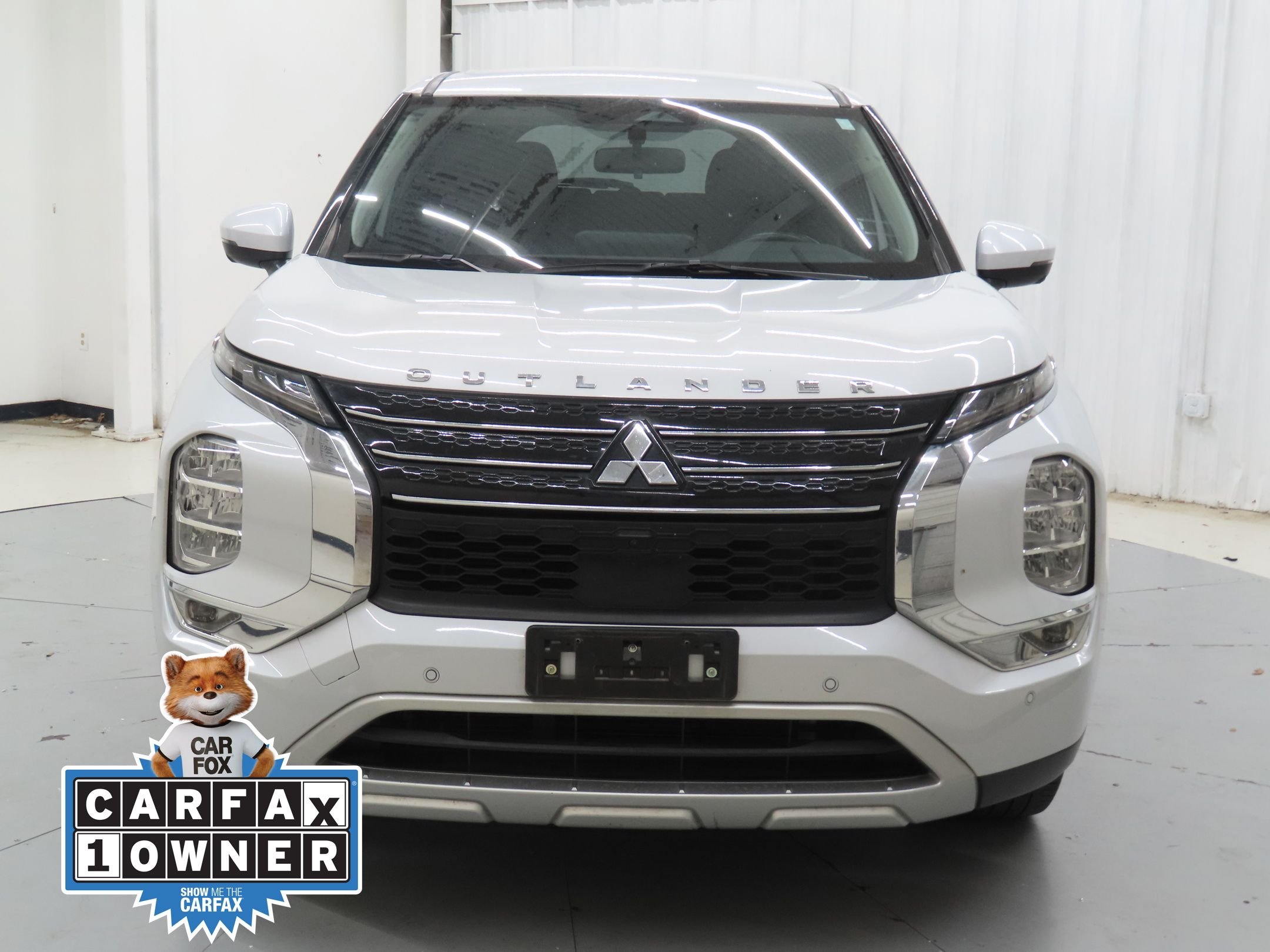 Used 2024 White Mitsubishi SE Black Edition image 10