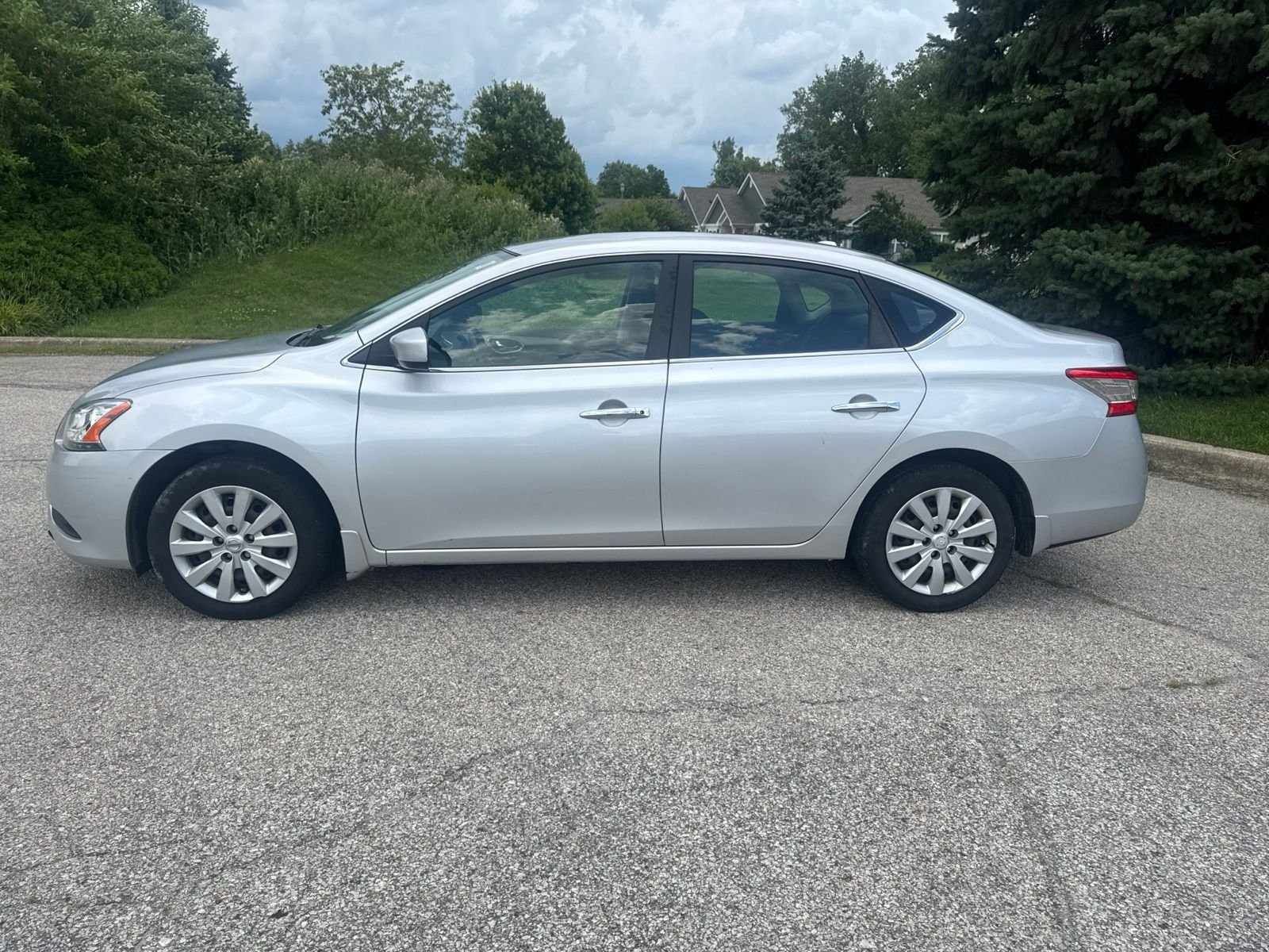 Used 2015 Silver Nissan SV image 4