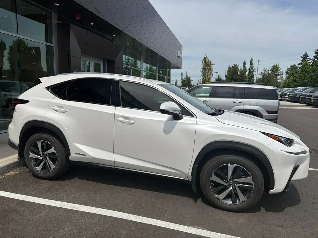 Used 2020 White Lexus 300h image 4