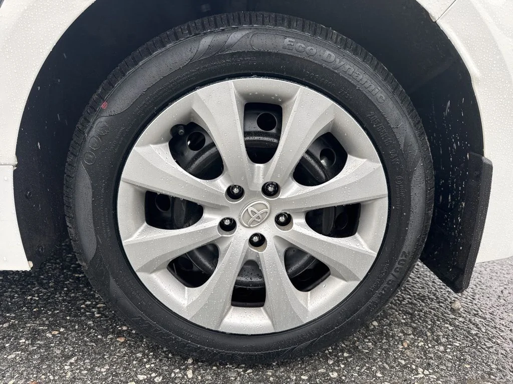 Used 2025 White Toyota LE image 27