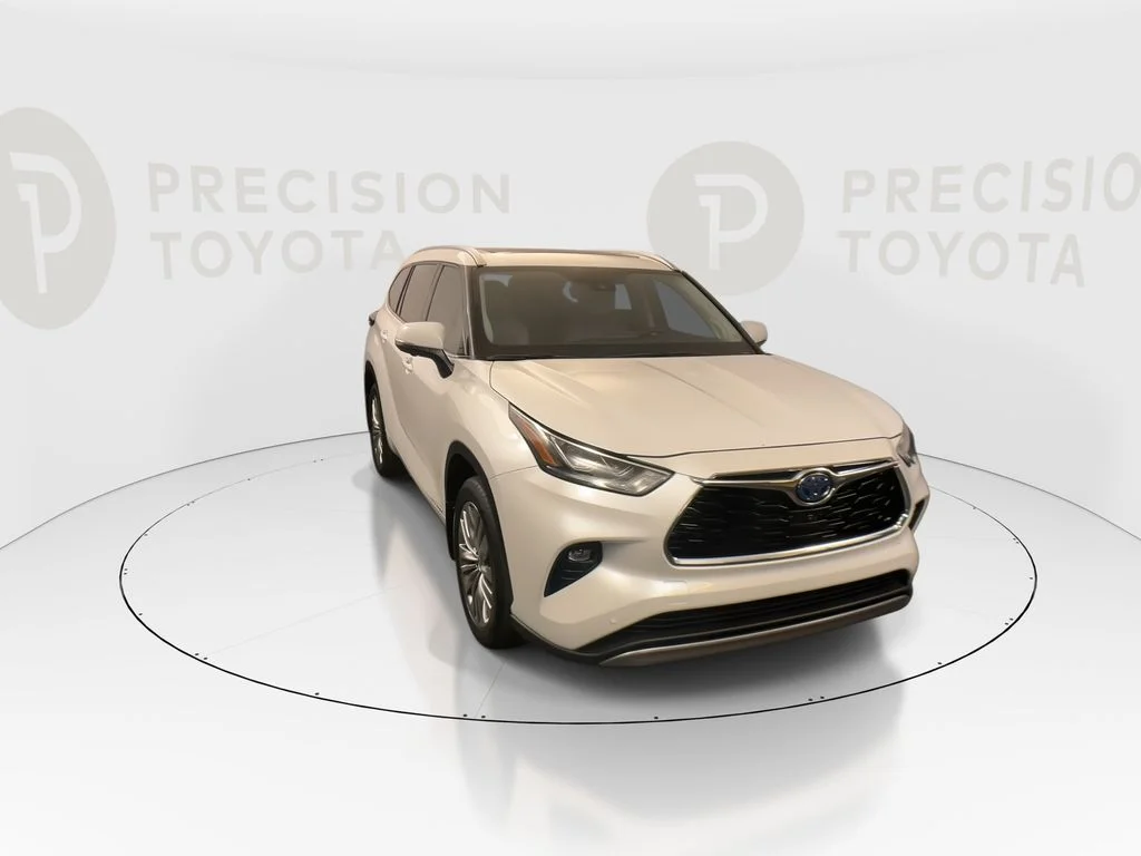 Used 2024 Pearl Toyota Platinum image 4