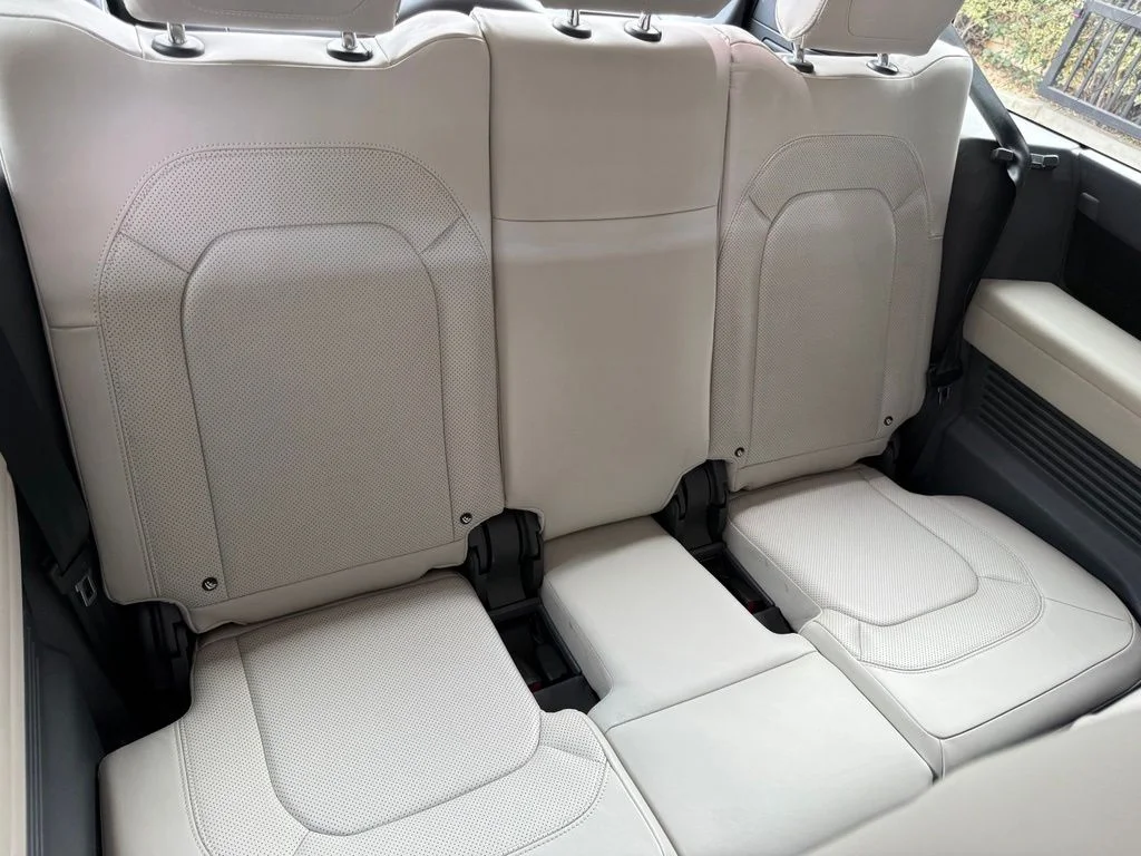Used 2023 Fuji White Land Rover SE image 21