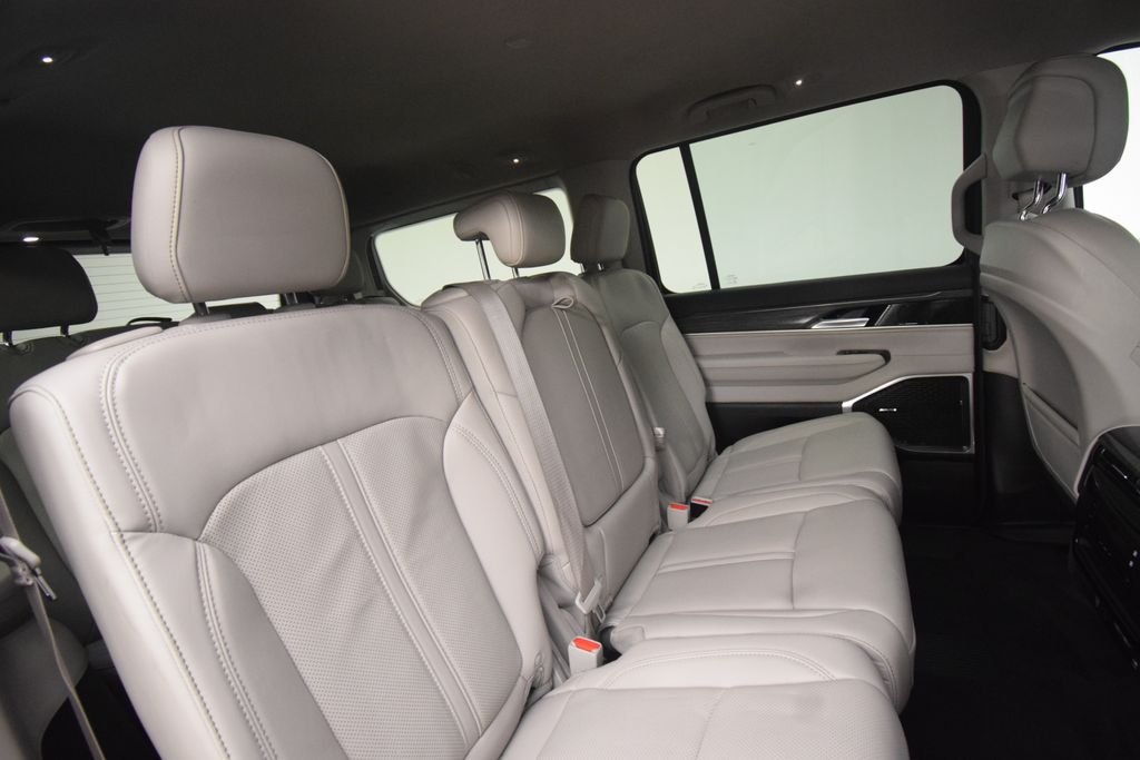 Used 2023 Red Jeep Series III image 19