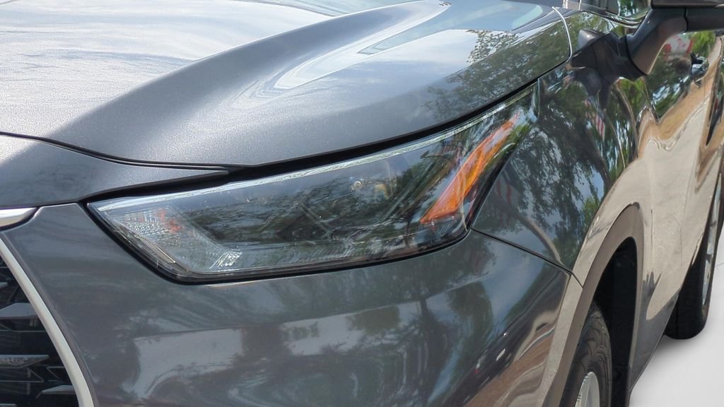 2024 Toyota Highlander LE - Photo 25