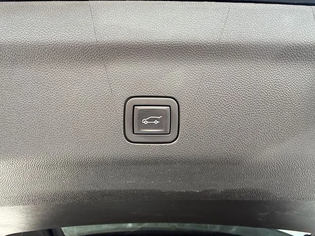Used 2023 Black Chevrolet Premier image 17