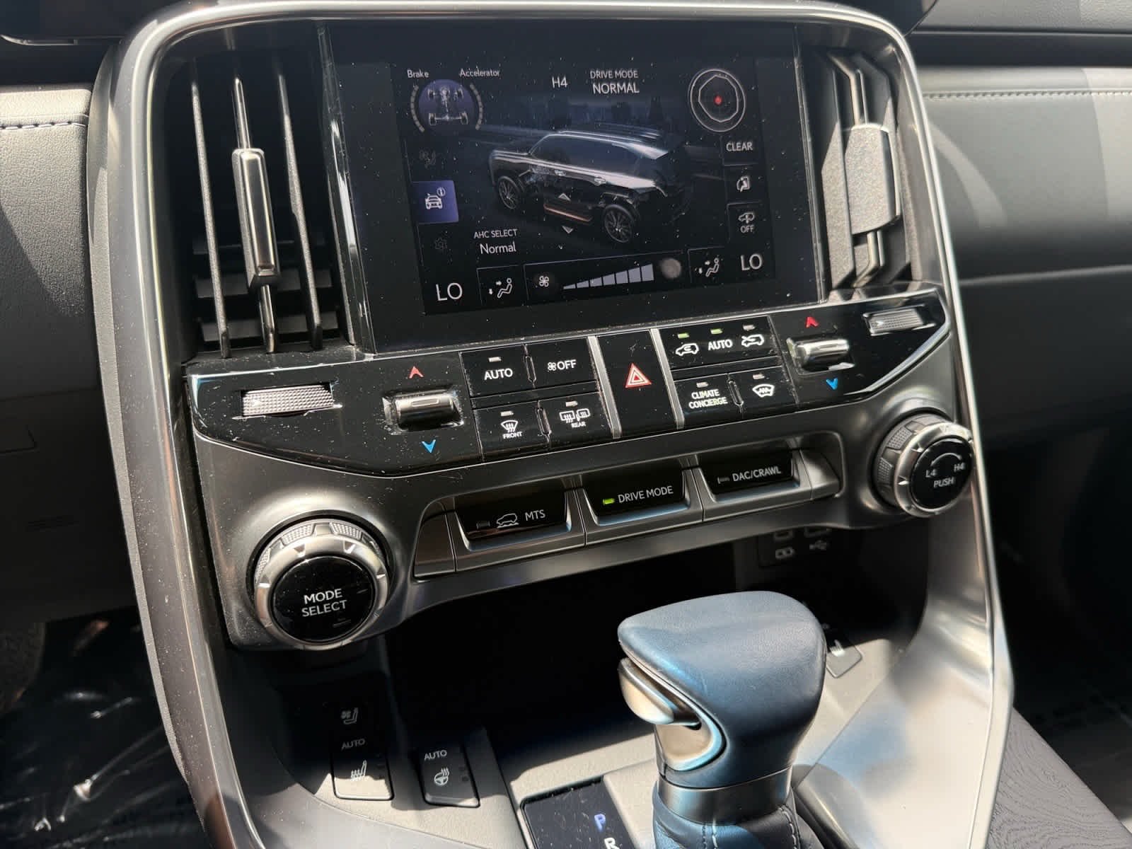2024 Lexus LX 19