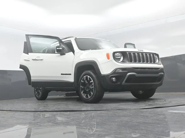 Certified Used 2023 Alpine White Clearcoat Jeep Latitude image 30