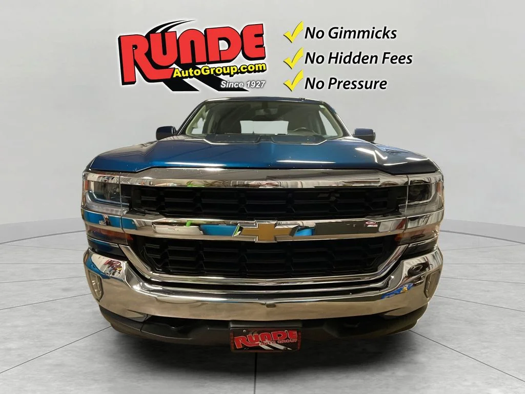 Used 2018 Deep Ocean Blue Metallic Chevrolet LT image 9