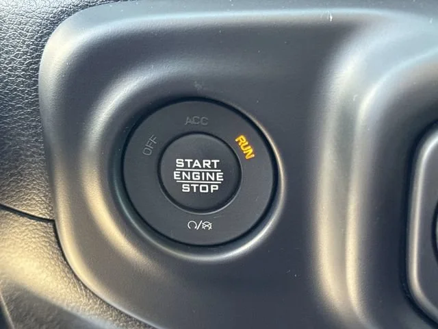 Used 2022 White Jeep Unlimited Sahara image 18