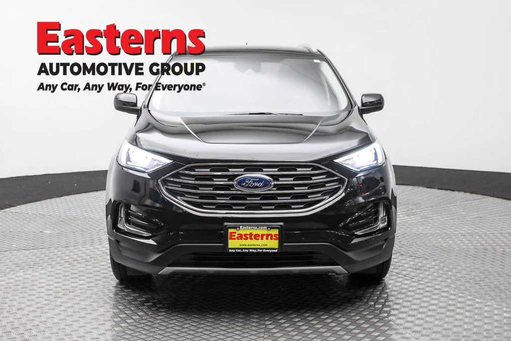 Used 2022 Black Ford SEL image 2