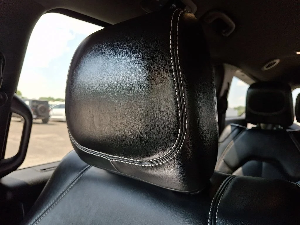 Used 2025 Diamond Black Crystal Pearlcoat Chrysler Select image 18