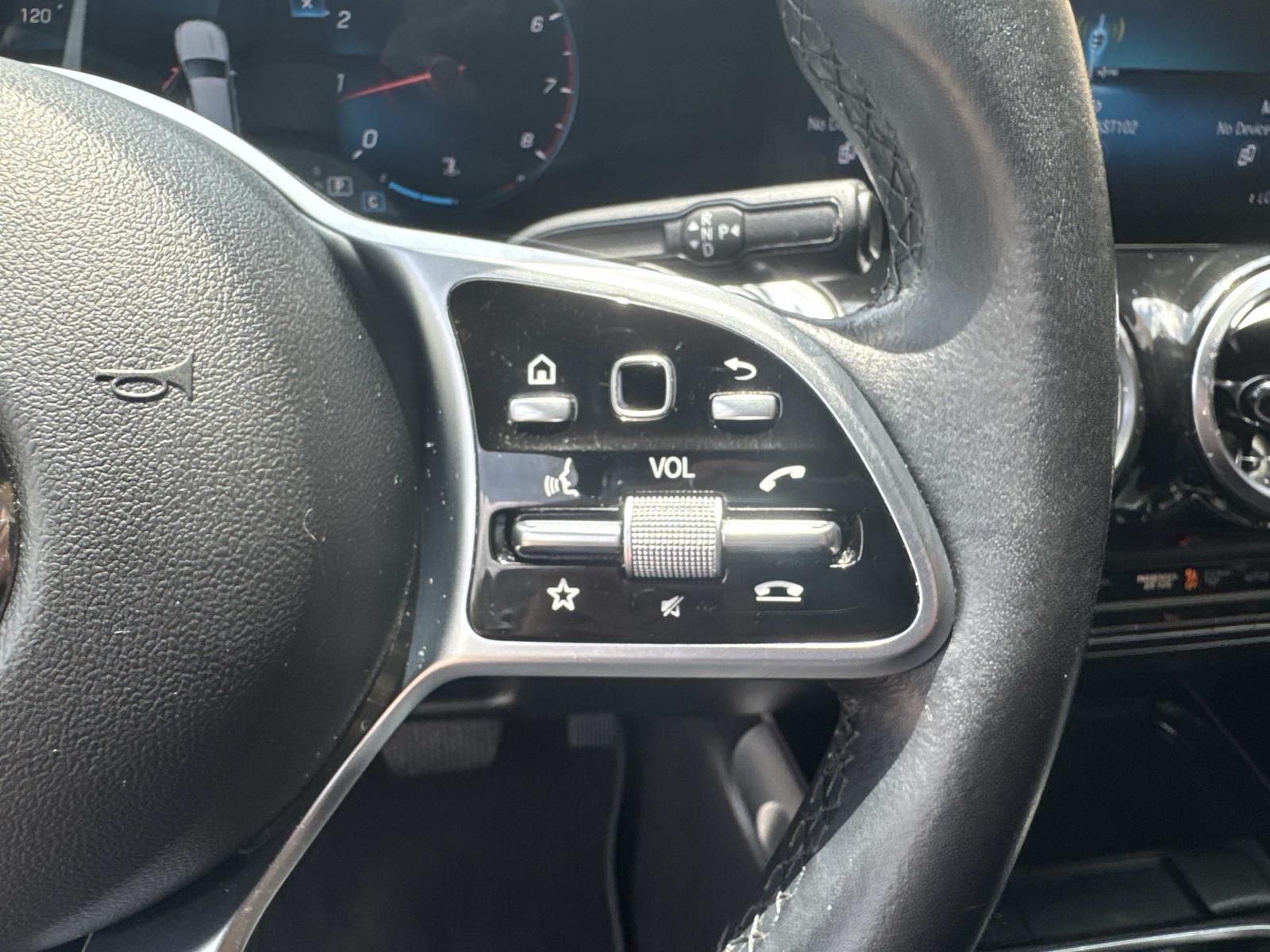 Used 2022  Mercedes-Benz GLB 250 image 25
