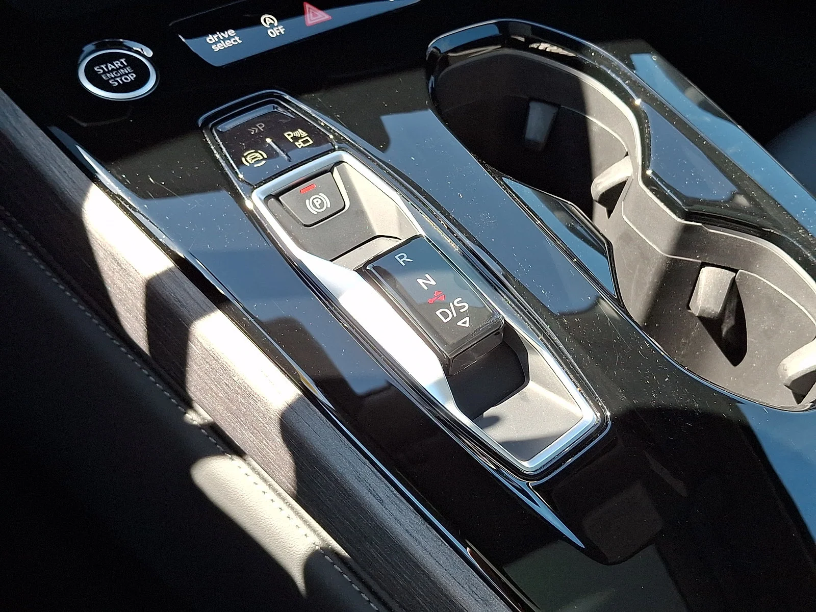 Used 2025 Mythos Black Metallic   0E0e Audi Premium Plus image 15