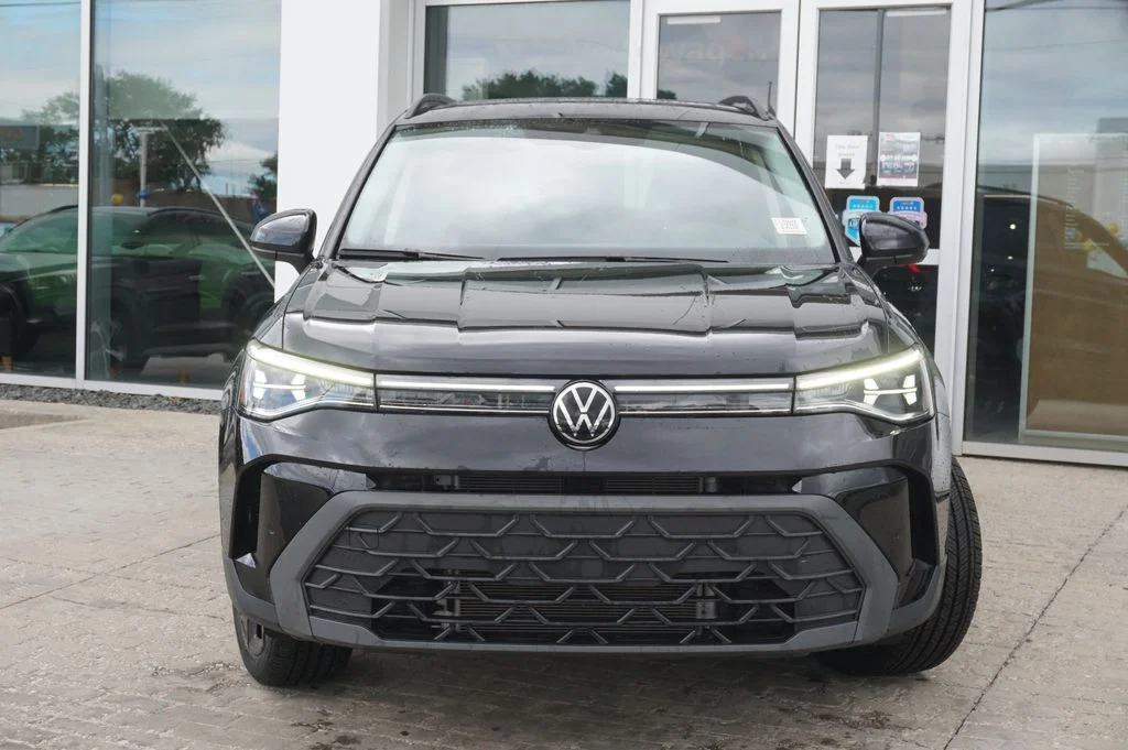 Used 2025 Black Volkswagen 1.5T SE Black image 5