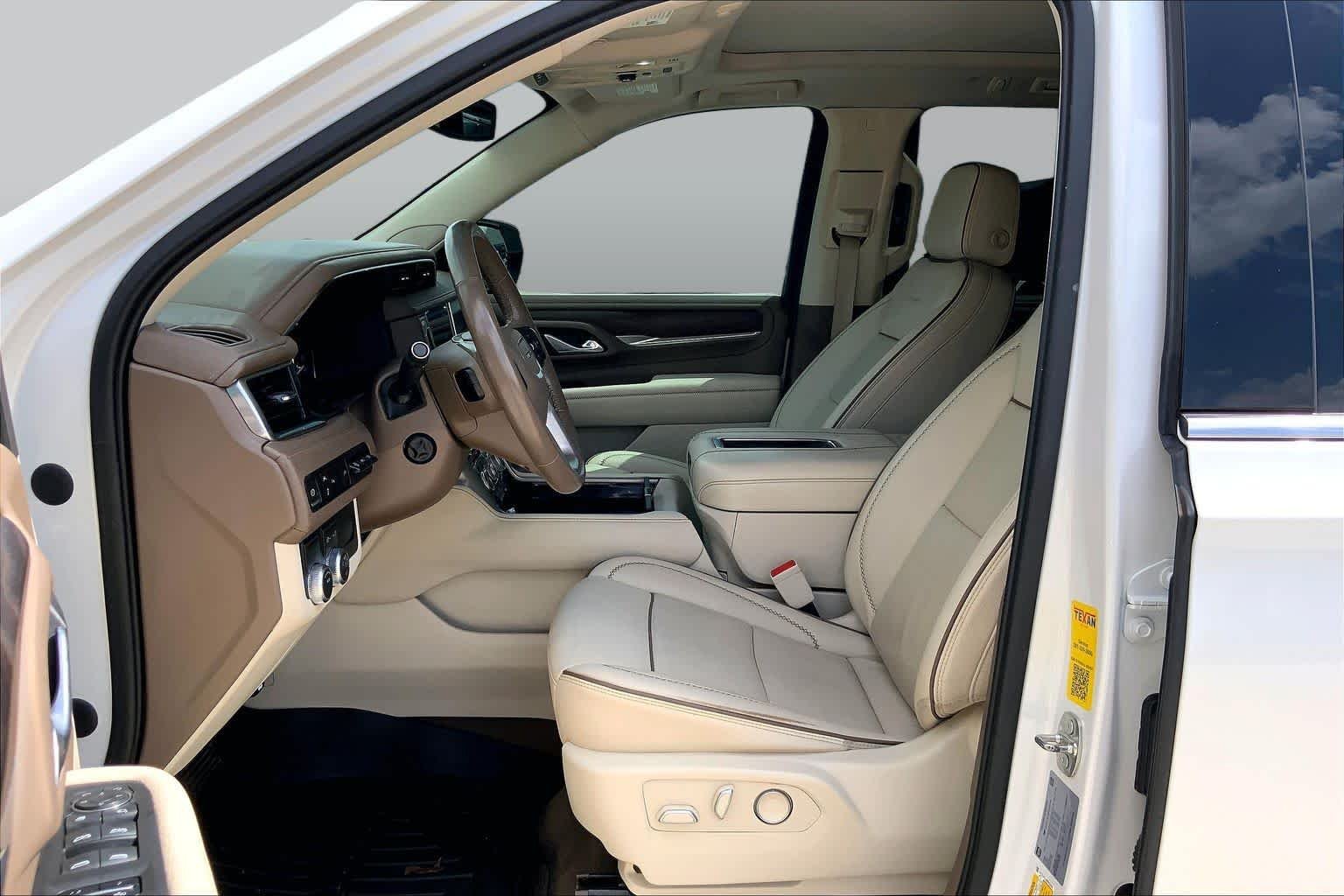 Used 2021 White Frost Tricoat GMC Denali image 8