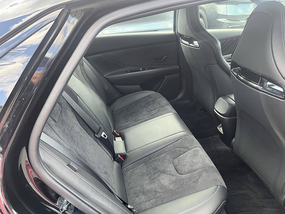 Used 2025 Abyss Black Hyundai Base image 20
