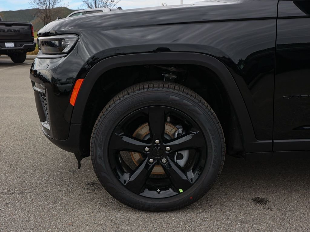 New 2026 Diamond Black Crystal Pearl-Coat Exterior Paint Jeep Limited image 10