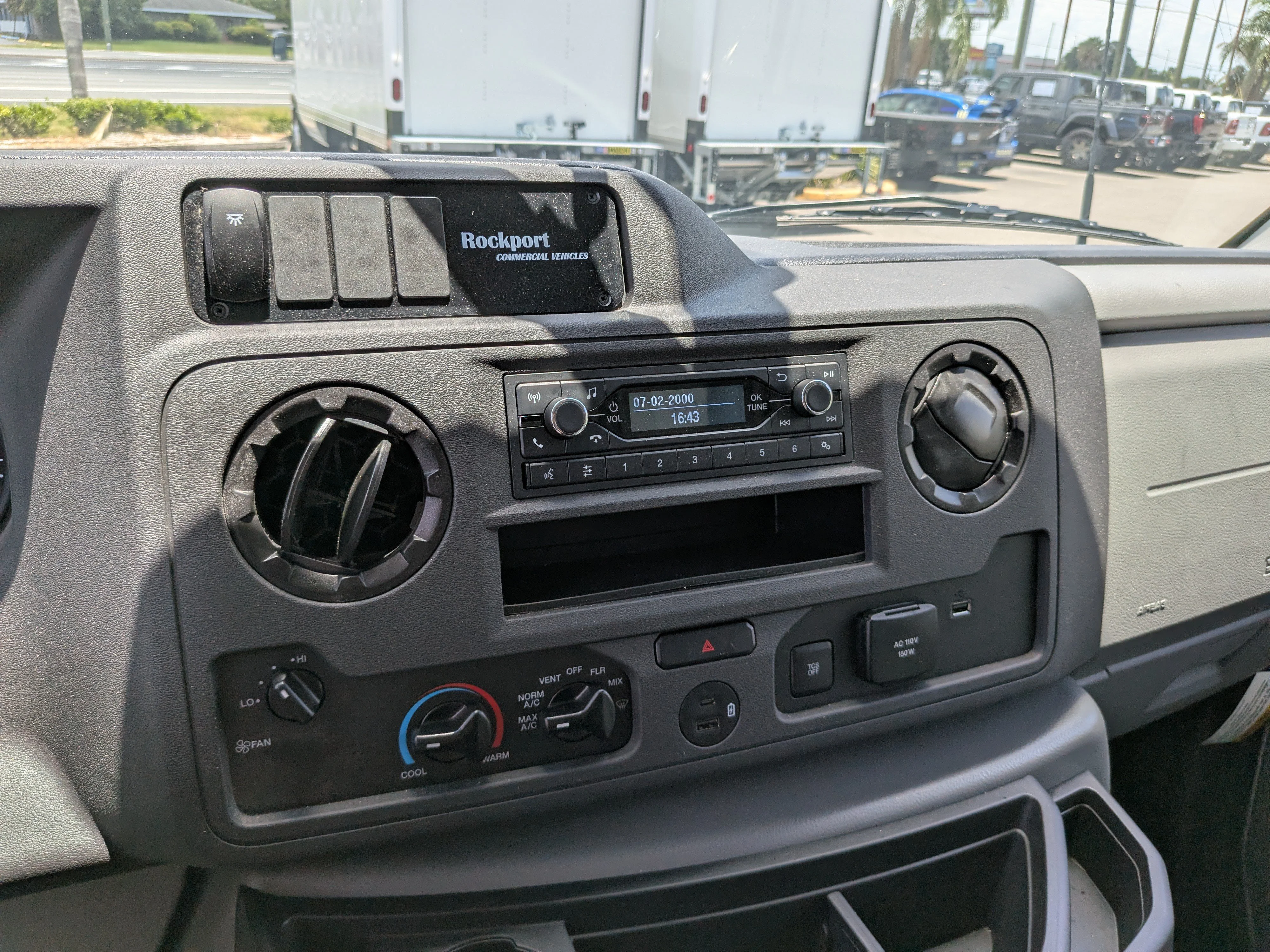 New 2026 Oxford White Ford E-350 SRW image 20