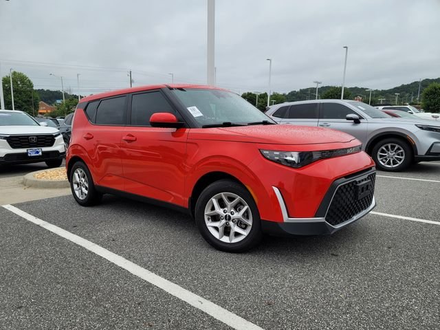 Used 2024 Red Kia LX image 4
