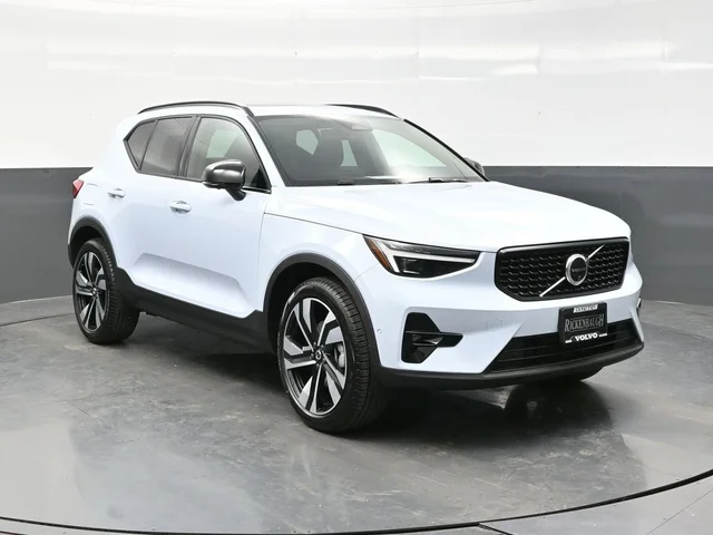 2026 Volvo XC40 B5 Plus