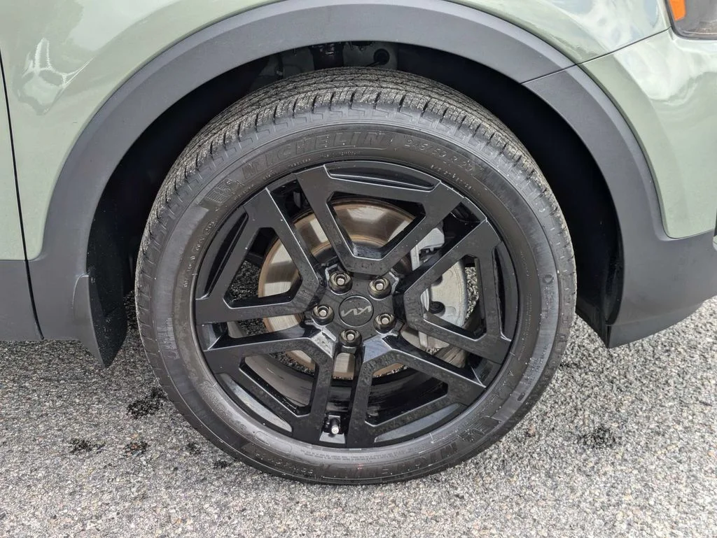 Used 2025 Jungle Green Kia SX X-Line image 11