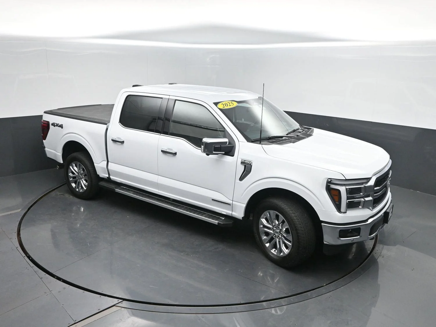 Used 2025 Oxford White Ford LARIAT image 43
