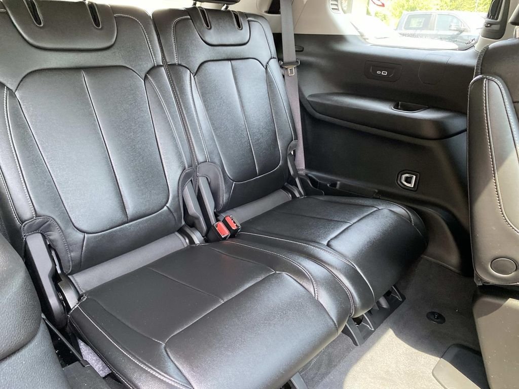 Used 2023 White Jeep Limited image 31