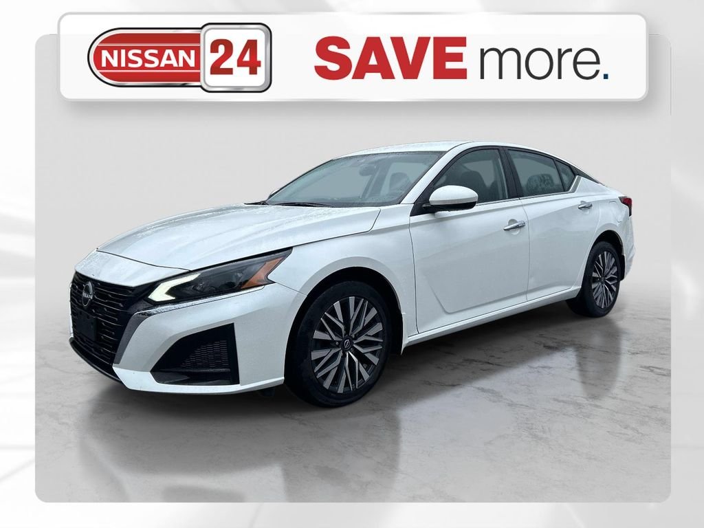 Used 2023 White Nissan 2.5 SV image 1