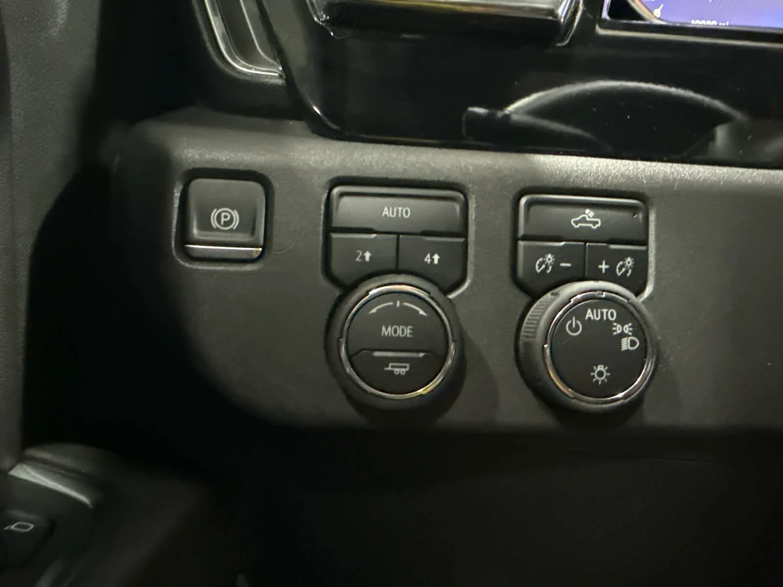 Used 2025 Summit White Chevrolet LT image 15
