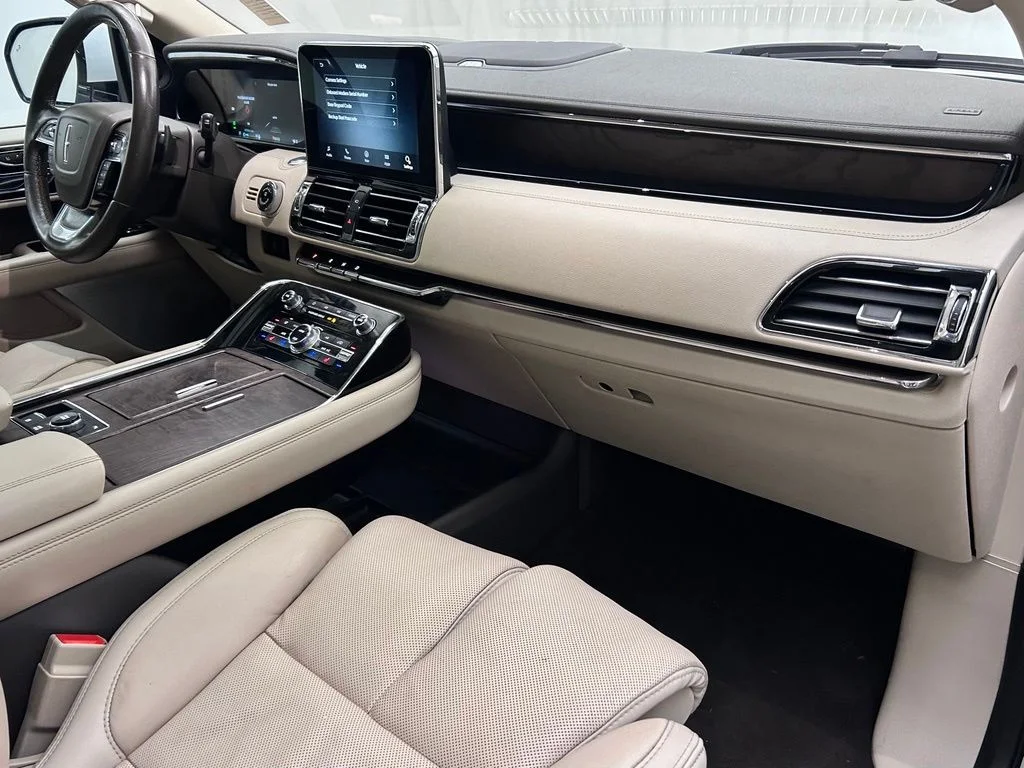 Used 2020 White Lincoln Reserve image 21