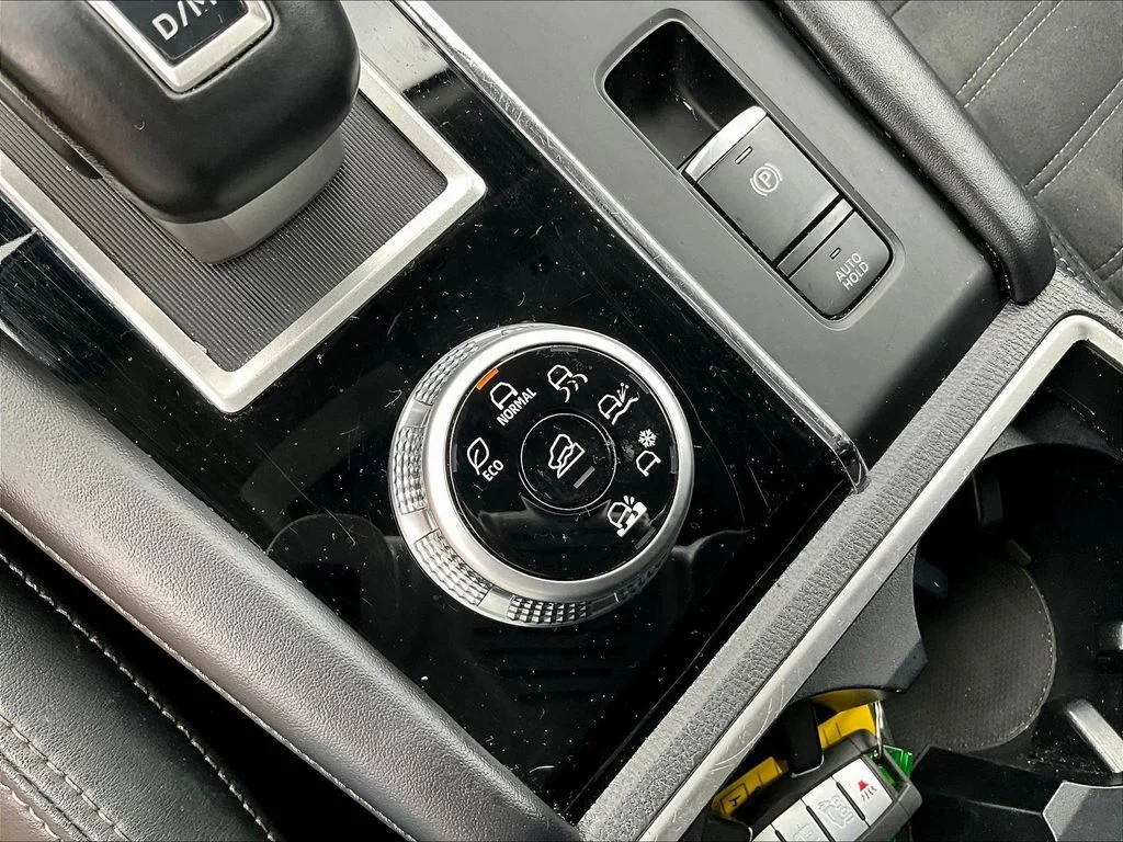 Used 2023  Mitsubishi SE image 15
