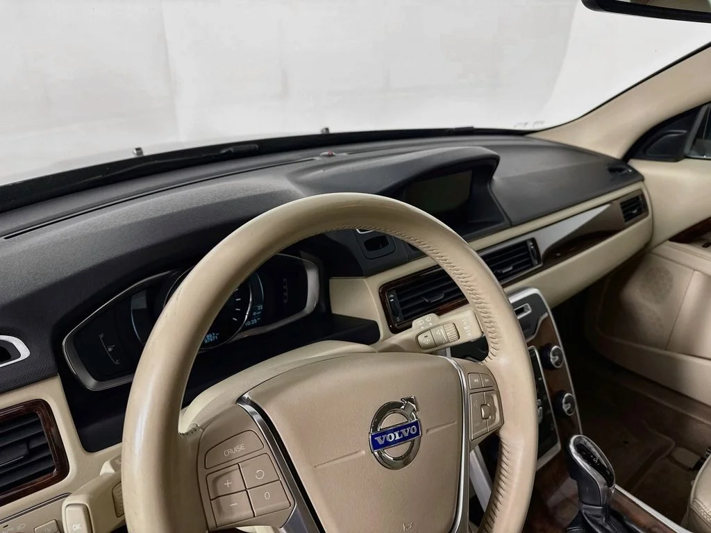 Used 2015 Blue Volvo 3.2 Premier image 4