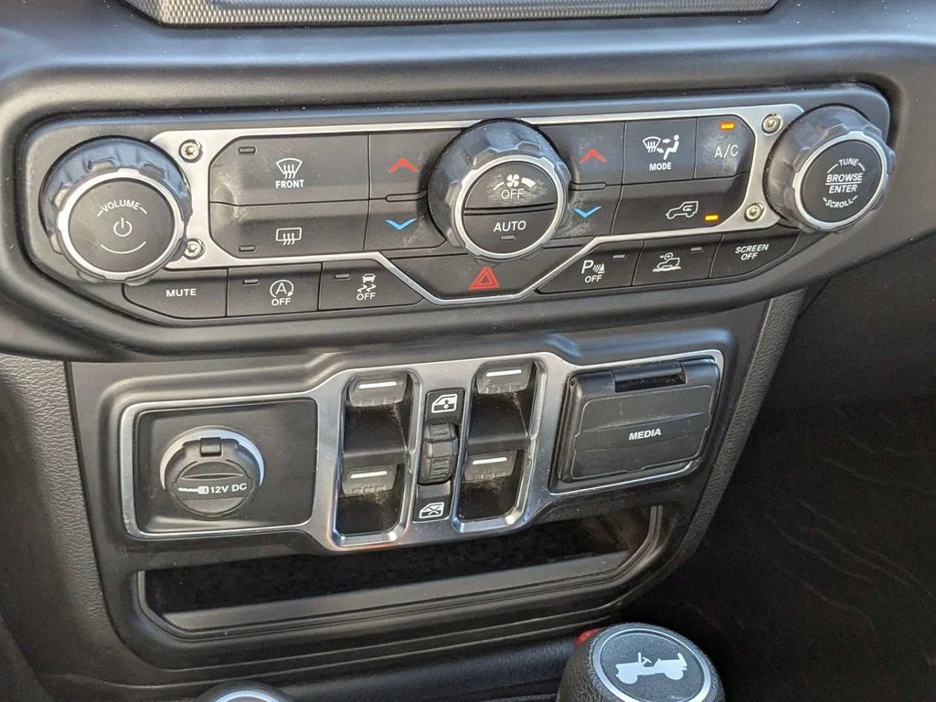 Used 2021  Jeep Unlimited Willys image 23