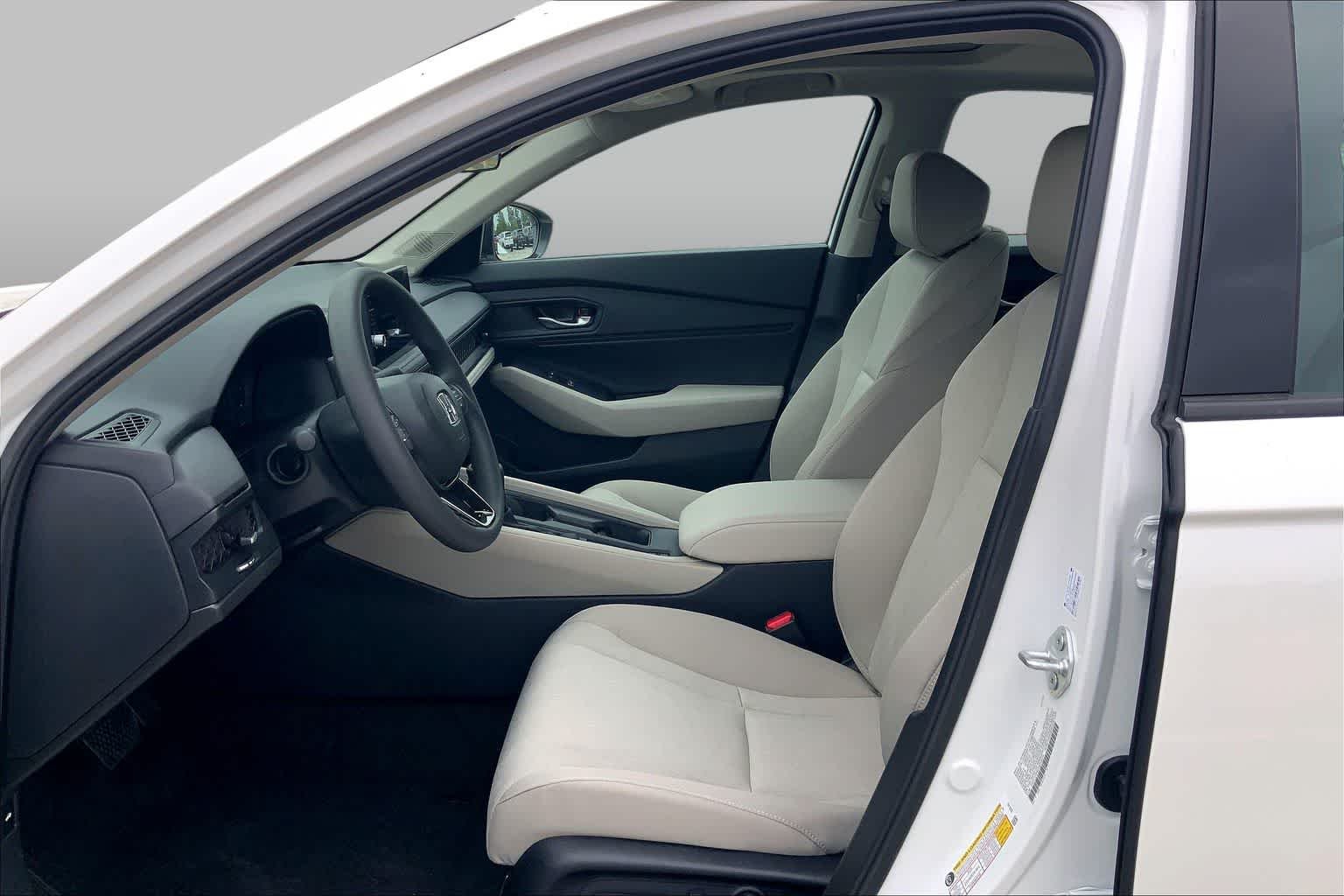 New 2026 Platinum White Pearl Honda SE image 9