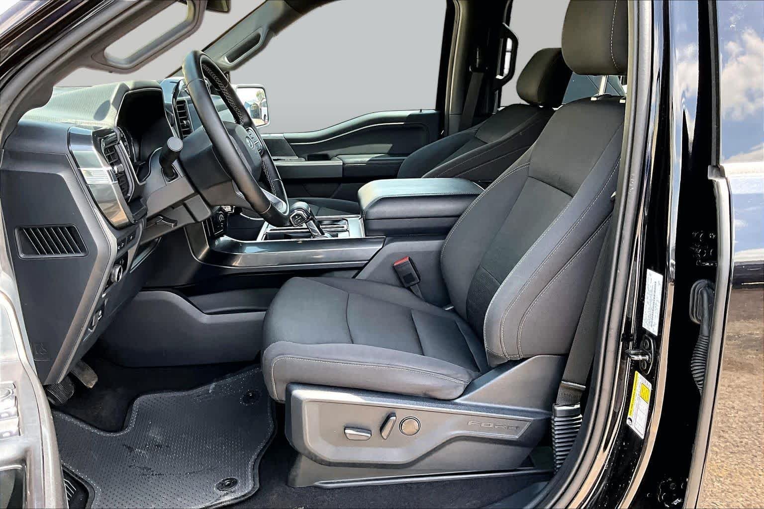 Used 2023 Agate Black Metallic Ford XLT image 10