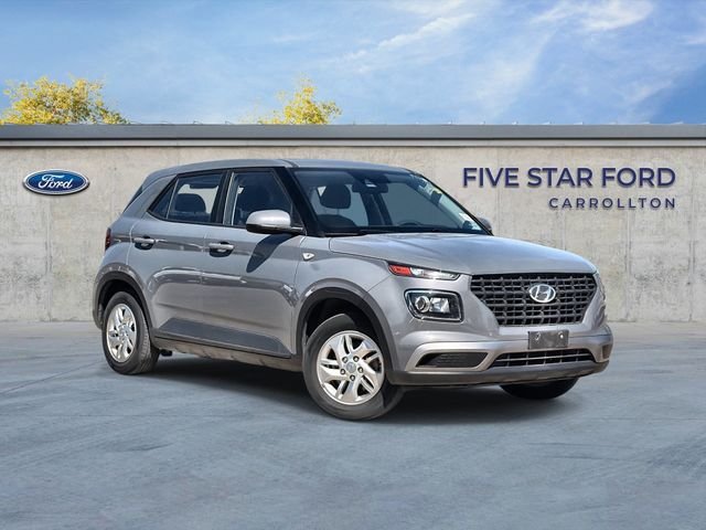 Used 2022 Gray Hyundai SE image 1