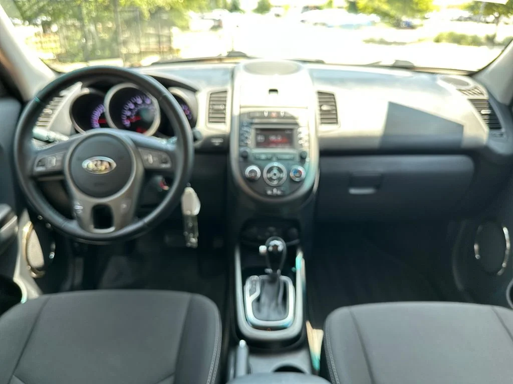 Used 2013 Red Kia Plus image 30