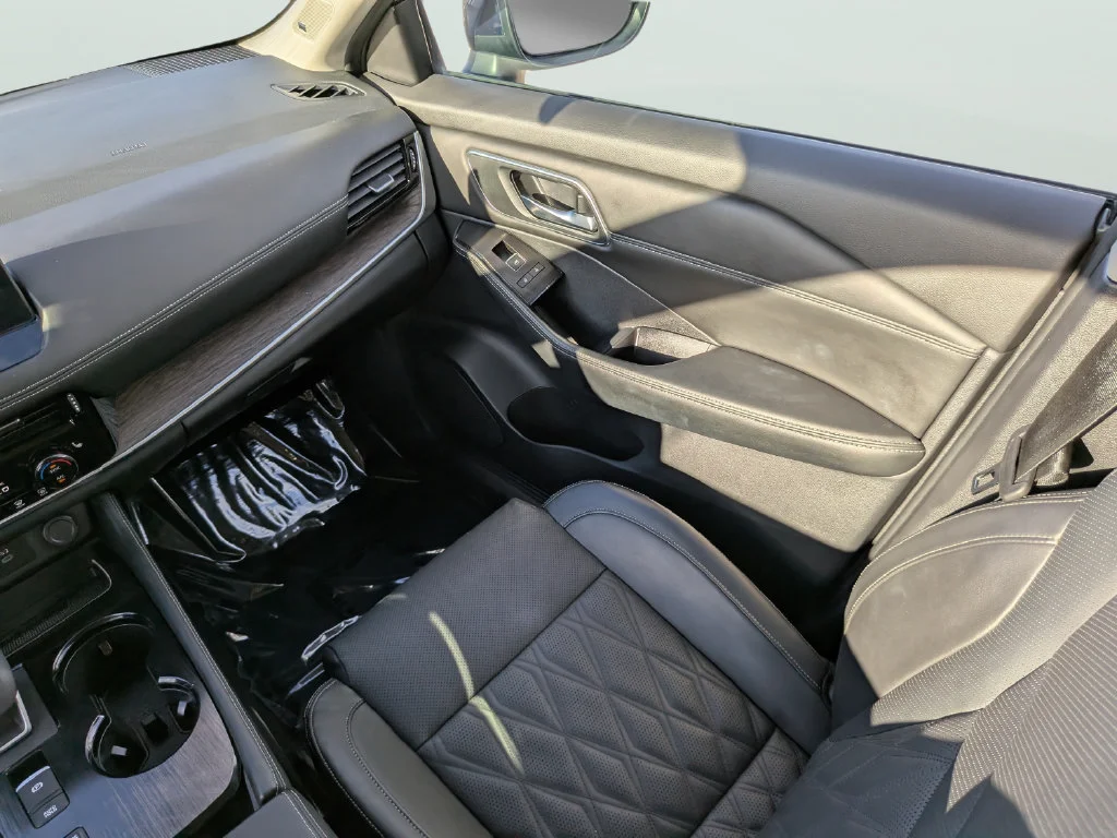 Used 2025 Blue Nissan Platinum image 16