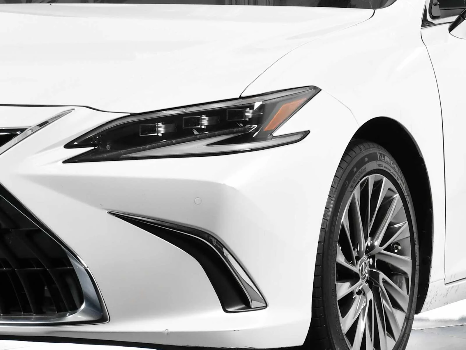 Used 2024 Eminent White Pearl Lexus Ultra Luxury image 8