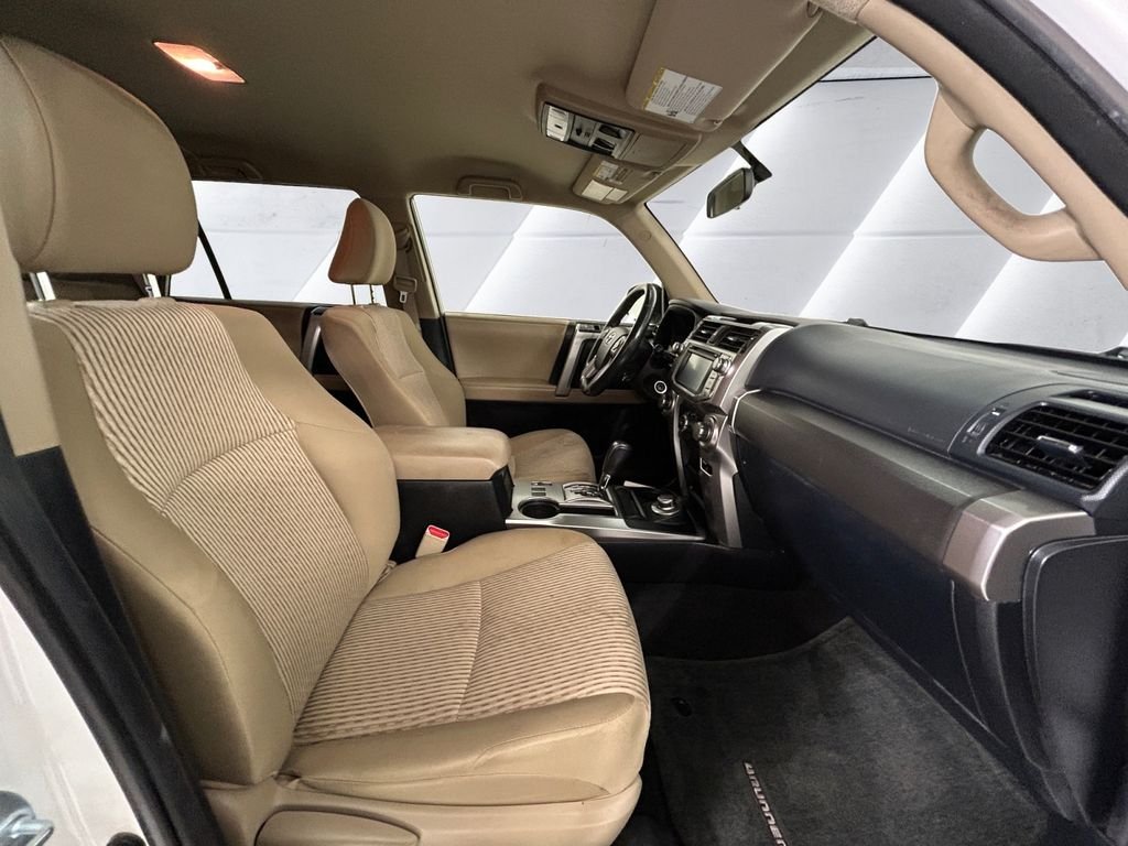 Used 2014 White Toyota SR5 image 13