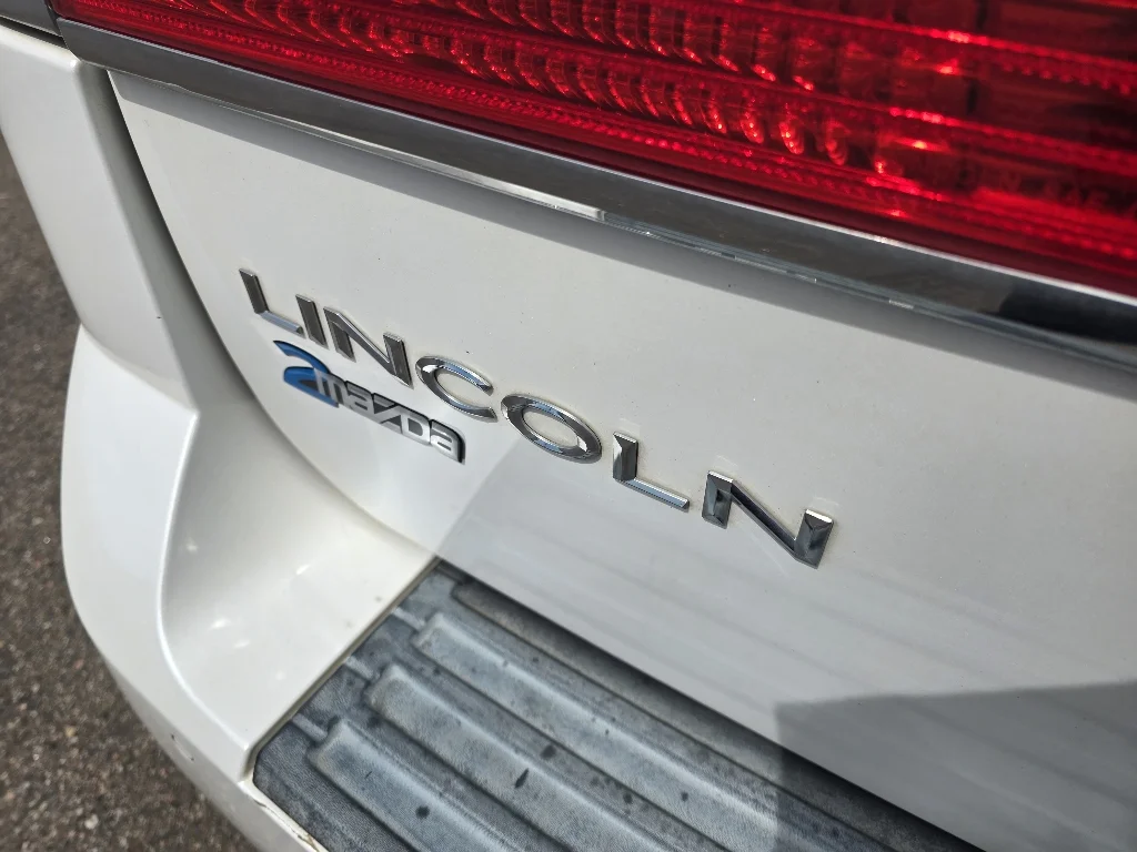 Used 2013 White Platinum Metallic Tri-Coat Lincoln  image 10
