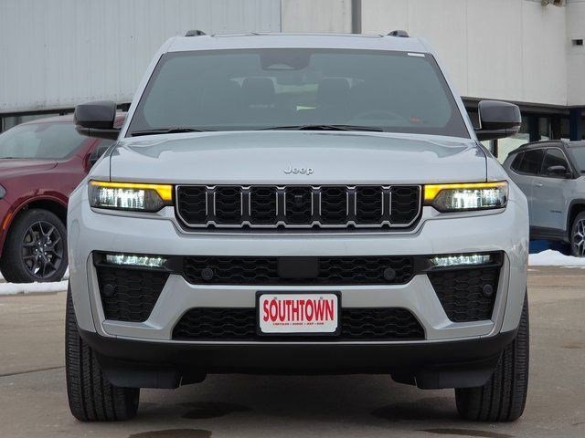 New 2026 Silver Zynith Exterior Paint Jeep Limited image 2