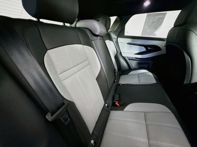 Used 2020  Land Rover R-Dynamic HSE image 29