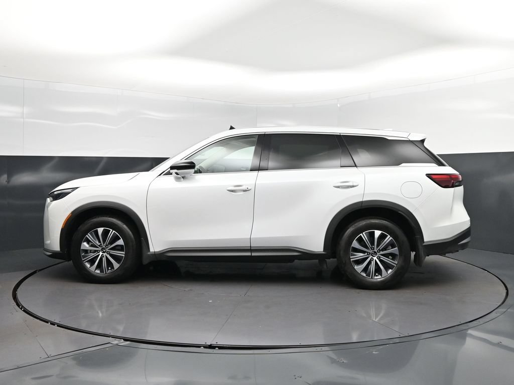 Certified Used 2026 White INFINITI PURE image 4