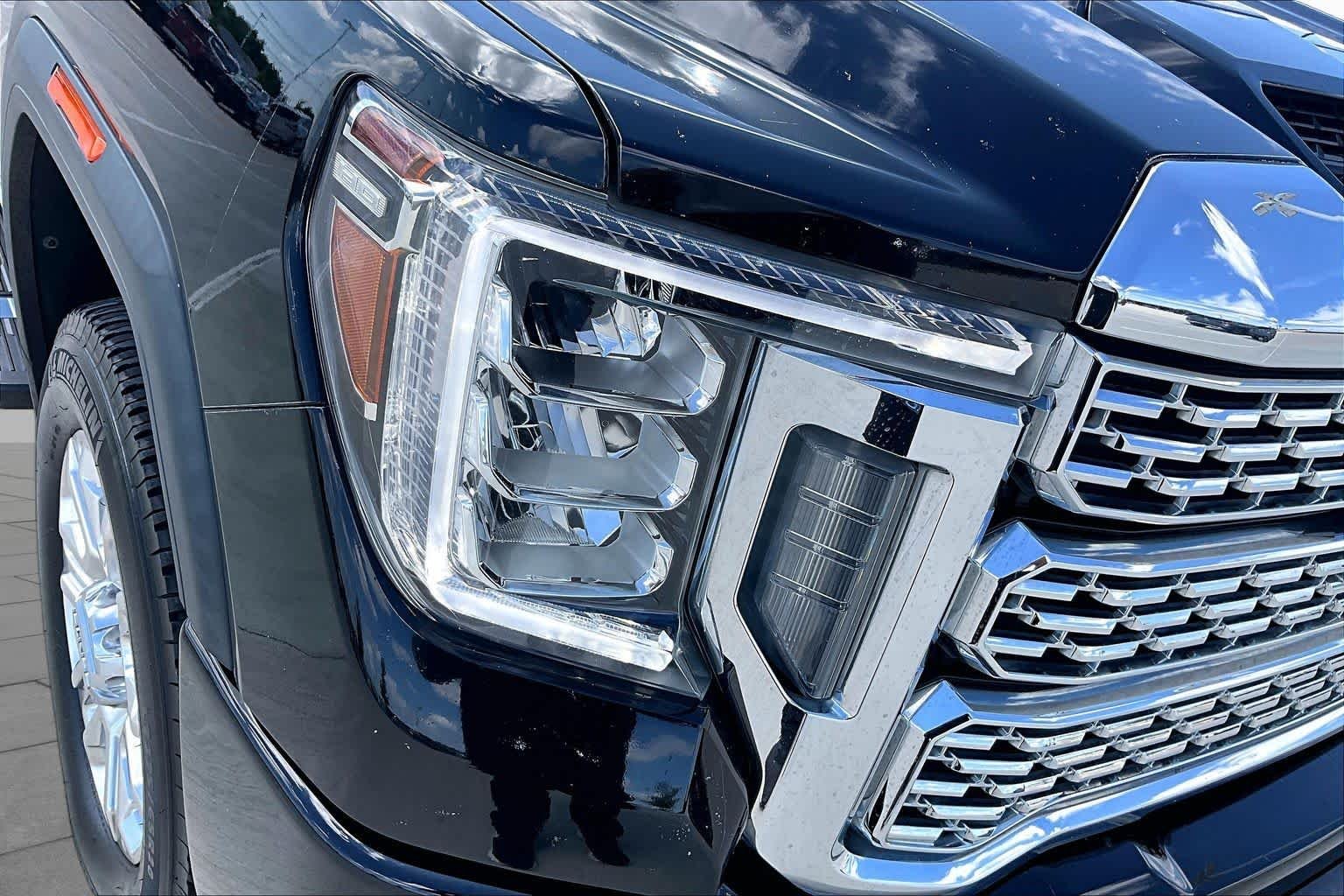 Used 2021 Onyx Black GMC Denali image 24